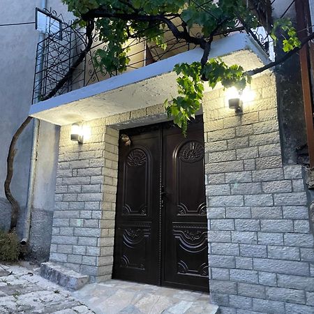 Luigi Guest House Gjirokastra Kültér fotó