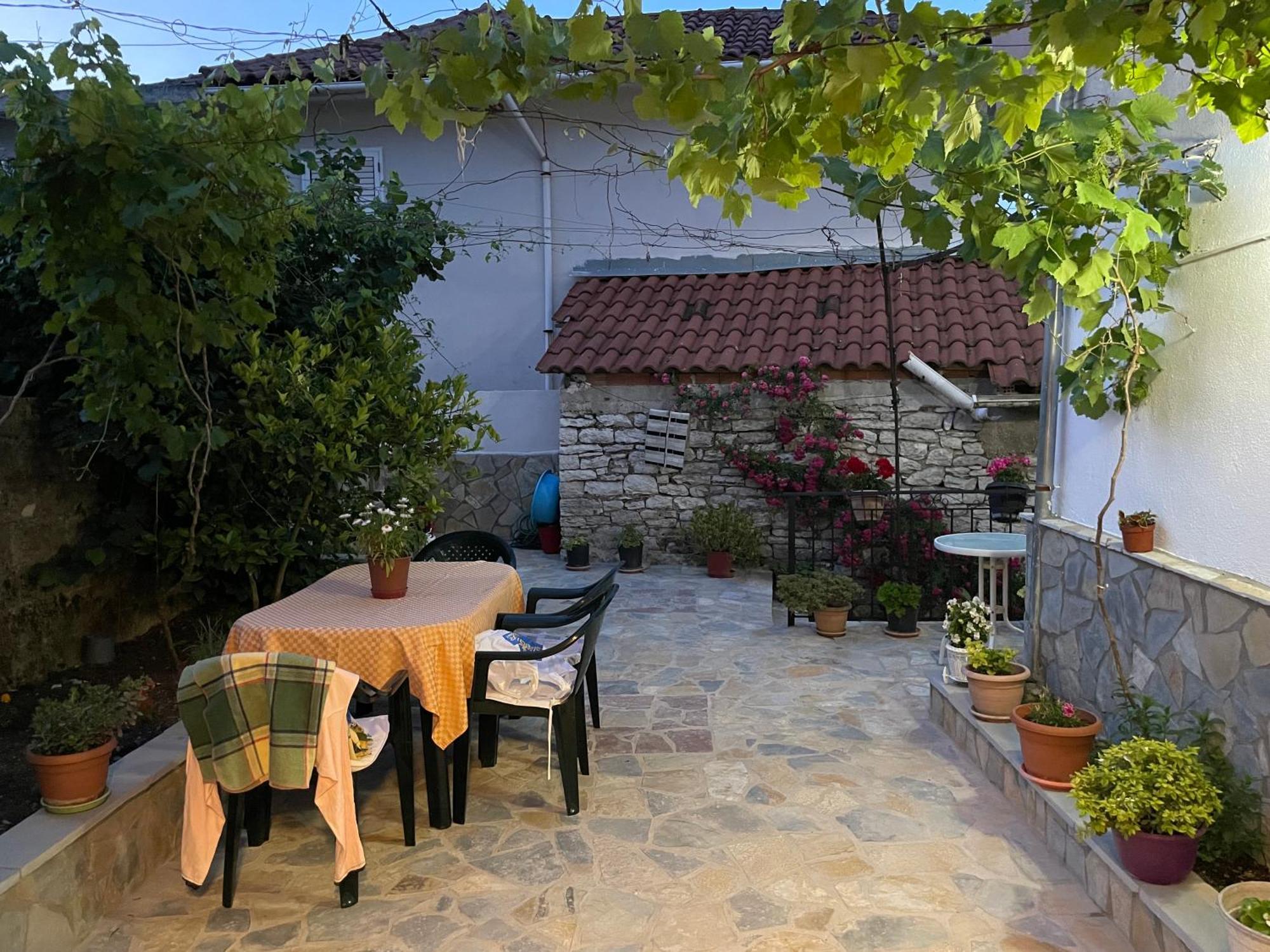 Luigi Guest House Gjirokastra Kültér fotó