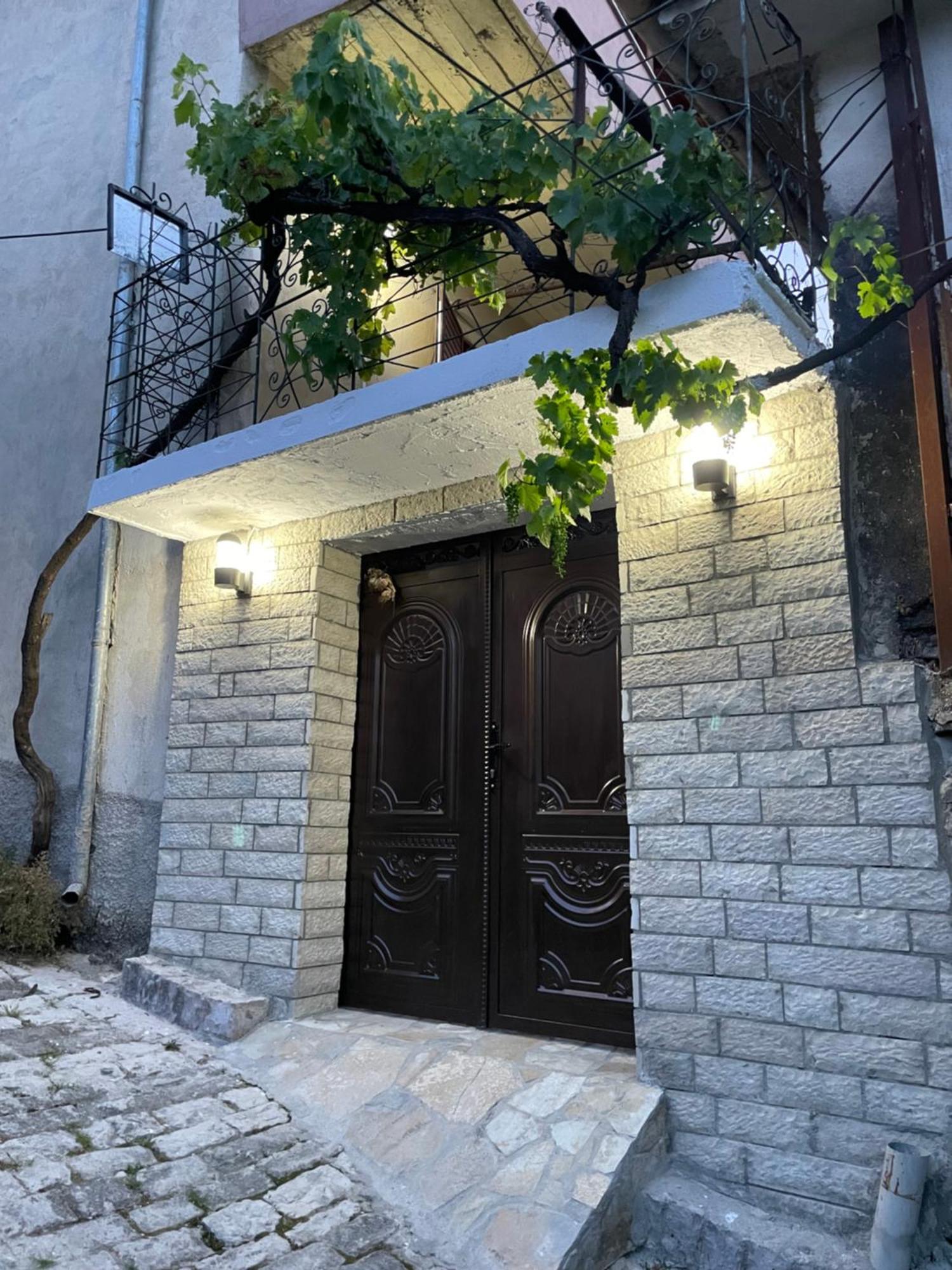 Luigi Guest House Gjirokastra Kültér fotó