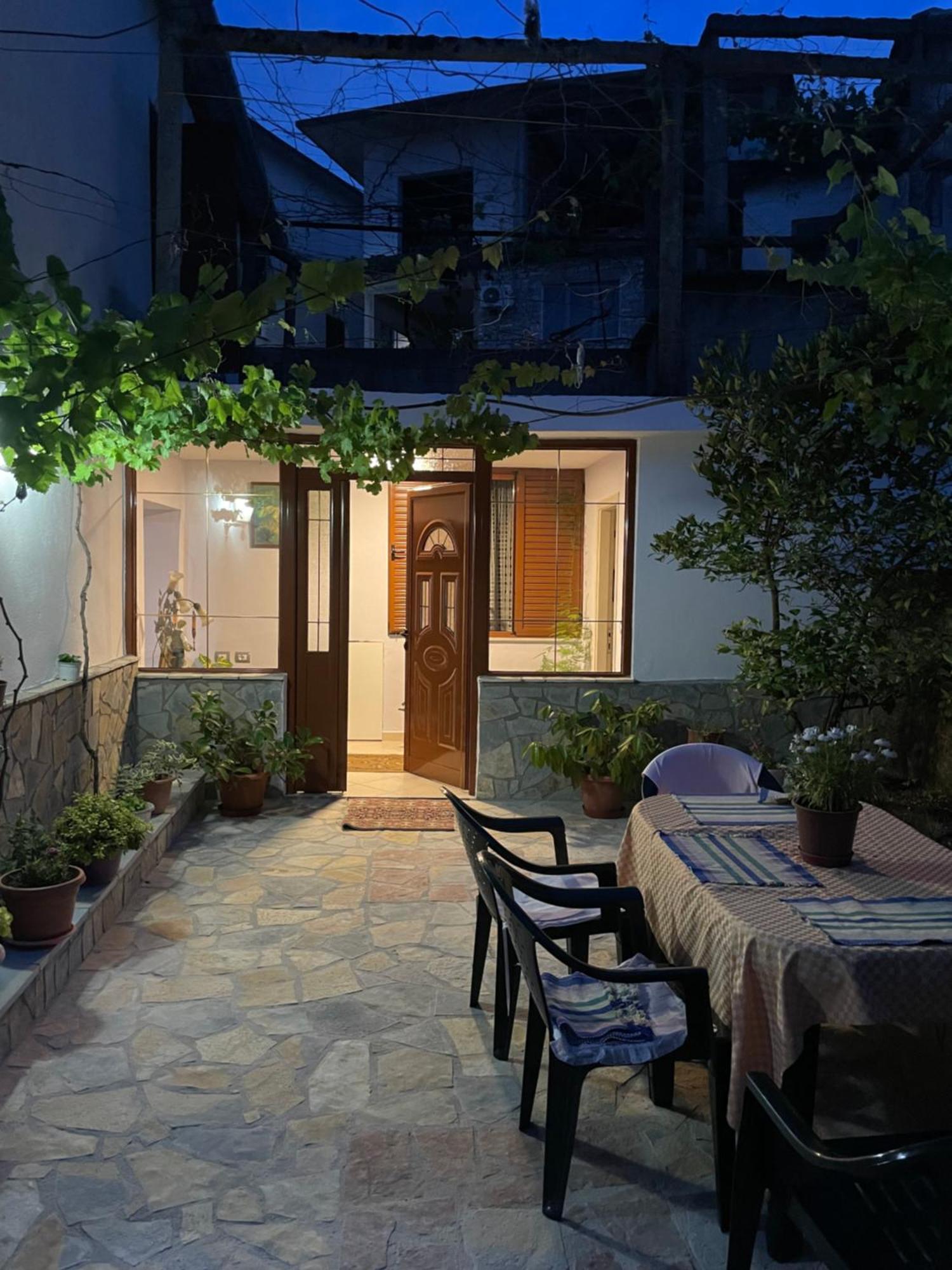 Luigi Guest House Gjirokastra Kültér fotó
