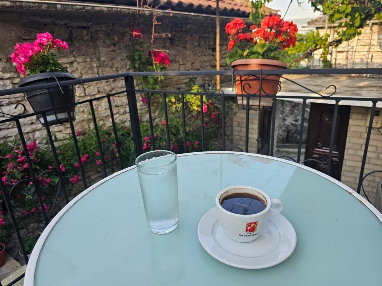 Luigi Guest House Gjirokastra Kültér fotó