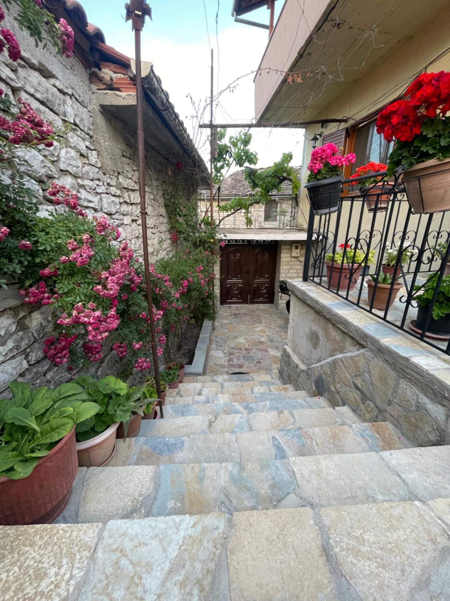 Luigi Guest House Gjirokastra Kültér fotó