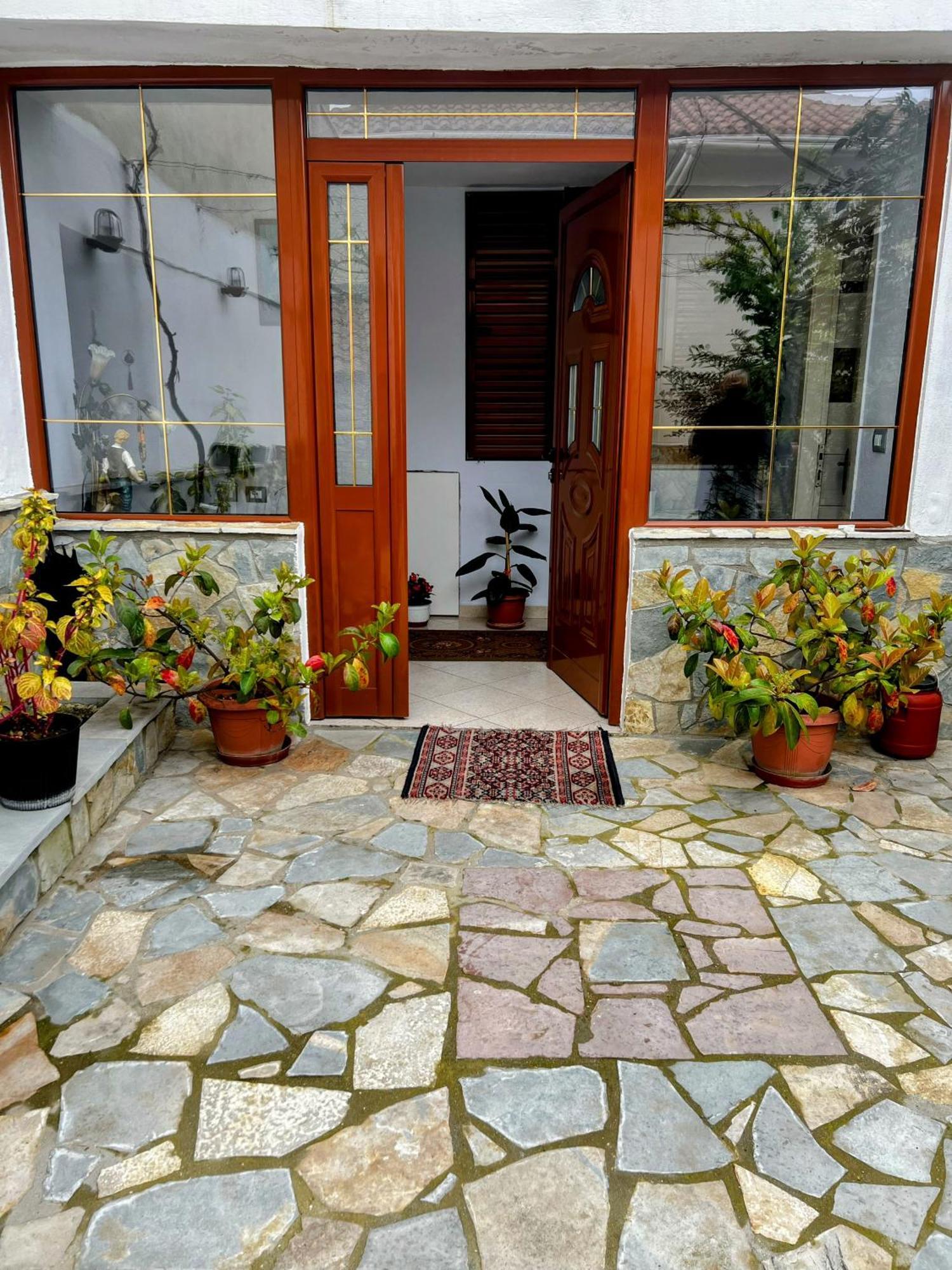 Luigi Guest House Gjirokastra Kültér fotó
